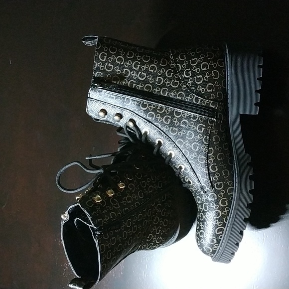 GUESS Size 11 - Picture 2 of 6